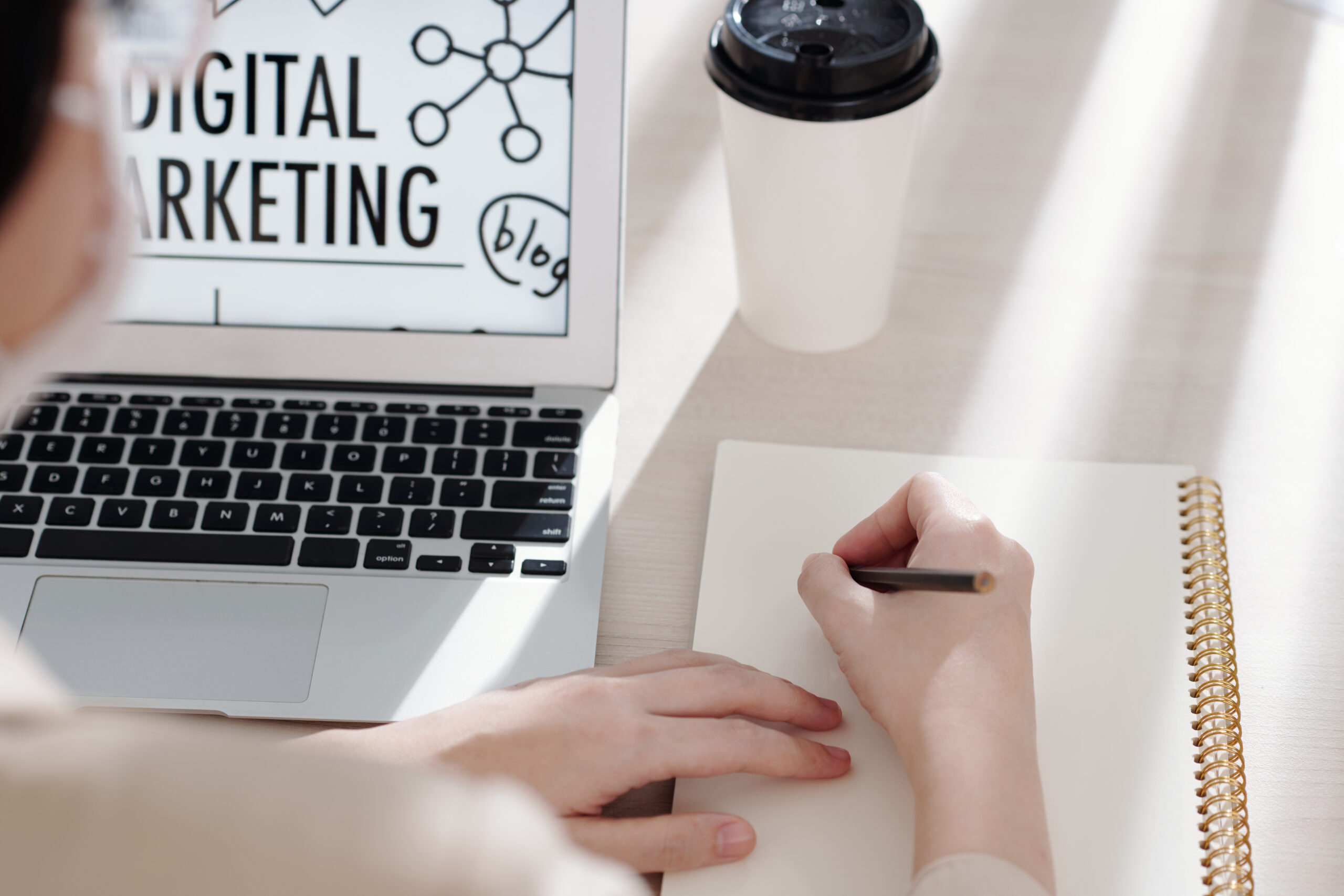 como funciona o marketing digital